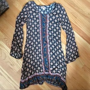 Long sleeved mid length dress, navy with pattern.